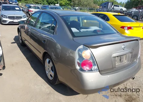 2002 Nissan Altima 2.5 S z USA, uszkodzony, nr VIN 1N4AL11D02C211175